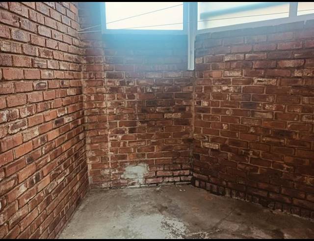 2 BEDROOM COMPLEX FOR SALE IN FREEWAY PARK